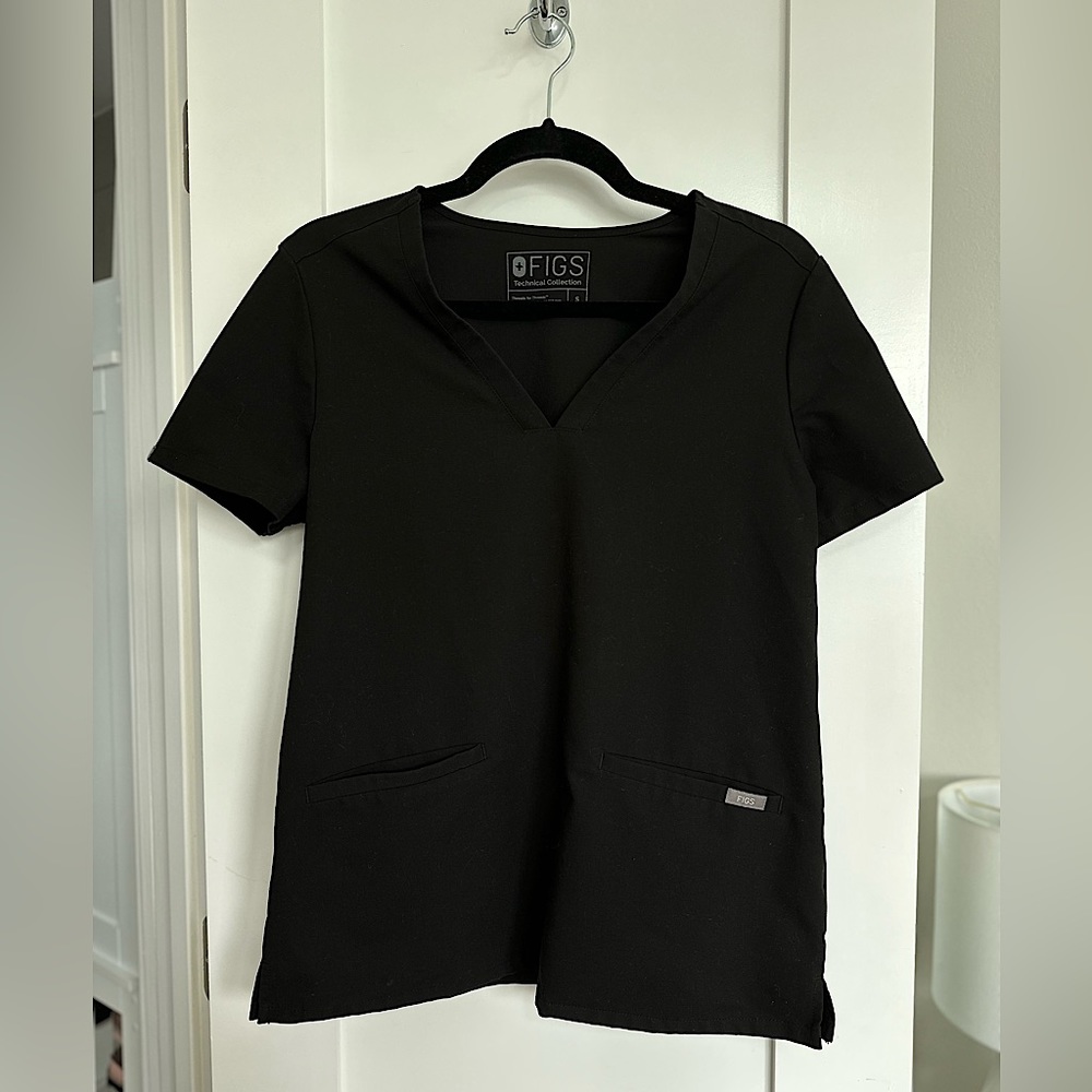 FIGS Scrub Top- Casma Three Pocket- Black S